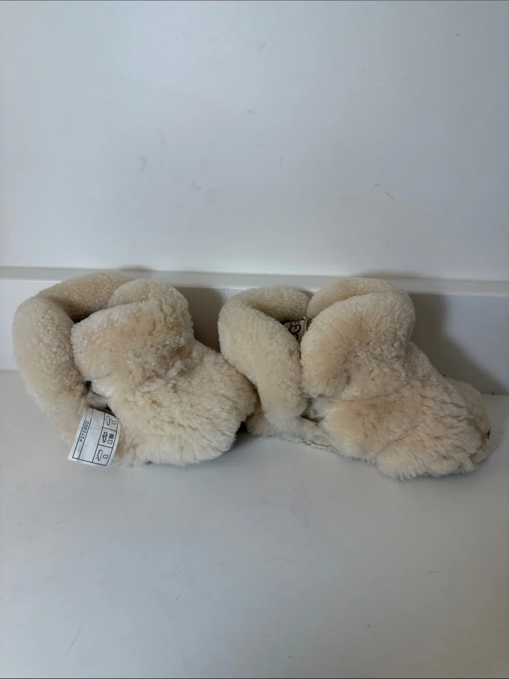 UGG Toddler Lassen Slippers in Chestnut with Cream Shearling - Size 04/05 Months